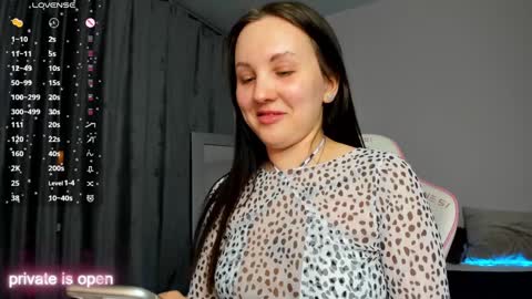 Snapshot of zlata__fox chatting on December 8, 3:24 pm Zlata Mon Tue Thu Fri Sun Sa GMT 3 0000pm - 0600pm online show from December 8, 3:24 pm