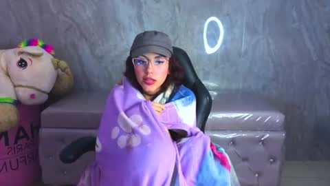 zoe_ch_ online show from July 17, 10:52 am