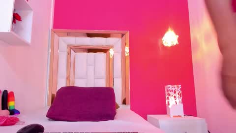 Zoe  online show from March 9, 3:10 am