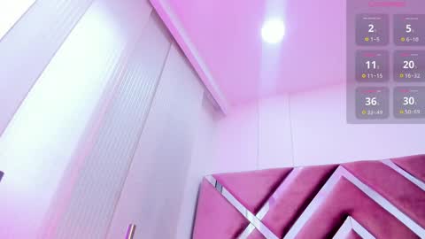 zoe_evaanss_ online show from May 2, 8:01 pm