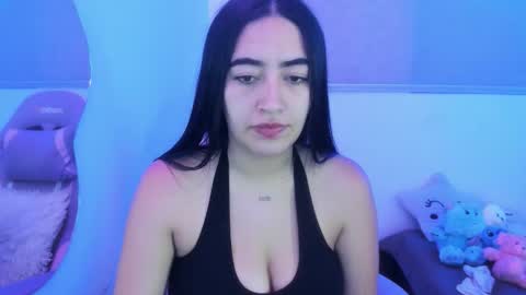 zoe_jones7 online show from March 16, 7:01 am