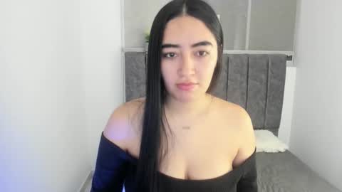 zoe_jones7 online show from October 14, 2:58 am