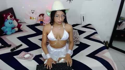 zoe  online show from October 31, 2:10 pm