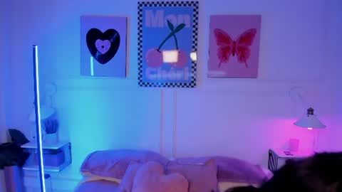 Zoe Lynch online show from July 24, 12:14 pm