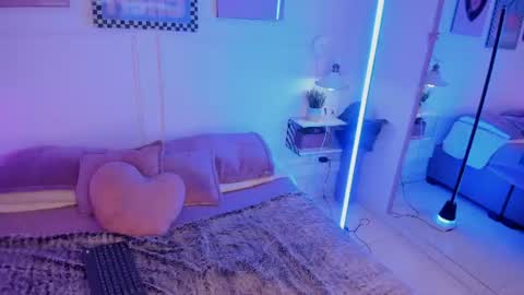 Zoe Lynch online show from August 5, 12:22 pm