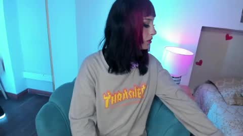 Zoe Lynch online show from June 9, 12:37 pm