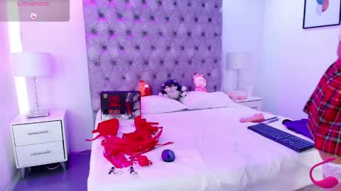 zoe  online show from May 27, 7:44 pm