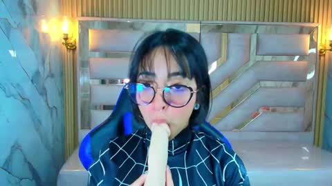 Snapshot of zoe_r_ chatting on October 19, 4:03 am Zoe online show from October 19, 4:03 am