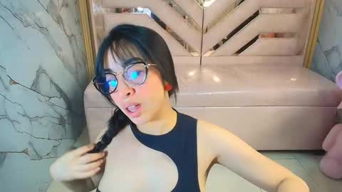 Snapshot of zoe_r_ chatting on October 7, 3:11 am Zoe online show from October 7, 3:11 am