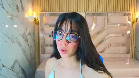 Snapshot of zoe_r_ chatting on October 10, 3:44 am Zoe online show from October 10, 3:44 am