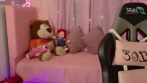 zoe_sullivan_ online show from August 2, 9:12 am