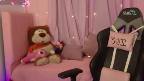 zoe_sullivan_ online show from July 27, 9:28 am