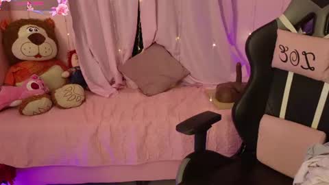 zoe_sullivan_ online show from June 29, 10:15 am