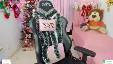 zoe_sullivan_ online show from December 2, 9:55 am