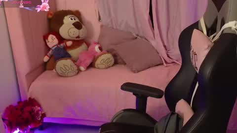 zoe_sullivan_ online show from July 1, 9:09 am