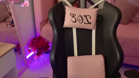 zoe_sullivan_ online show from July 26, 9:17 am