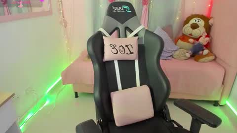 zoe_sullivan_ online show from September 24, 10:14 am