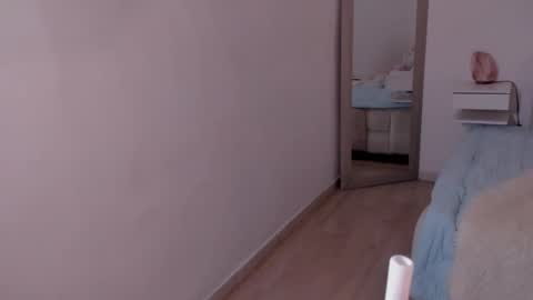 Zoe online show from March 12, 12:30 pm