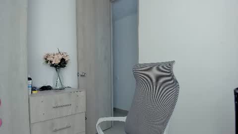 Zoe online show from August 5, 3:57 am