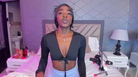 Zoecarrter online show from March 23, 6:08 am