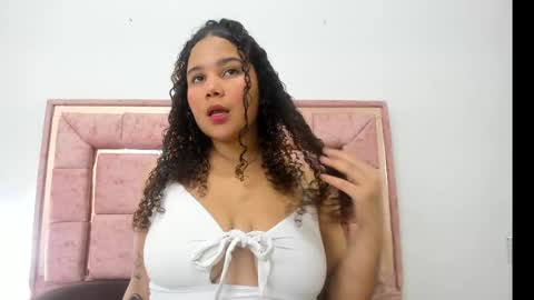 Snapshot of zoee_lov chatting on March 1, 3:21 am zoee online show from March 1, 3:21 am