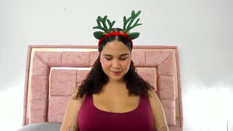 Snapshot of zoee_lov chatting on December 6, 3:08 am zoee online show from December 6, 3:08 am