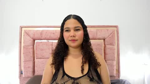 Snapshot of zoee_lov chatting on January 7, 3:35 am zoee online show from January 7, 3:35 am