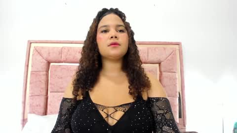 Snapshot of zoee_lov chatting on February 5, 3:13 am zoee online show from February 5, 3:13 am