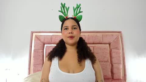 Snapshot of zoee_lov chatting on December 3, 3:07 am zoee online show from December 3, 3:07 am