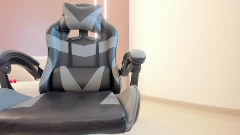 zoee_zi online show from July 28, 6:20 pm