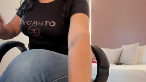 zoee_zi online show from April 27, 7:33 pm