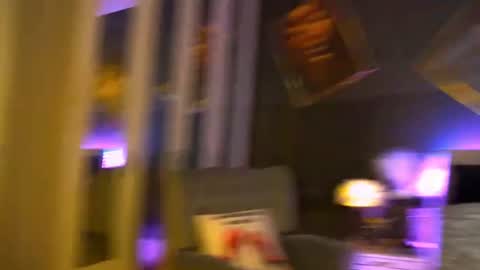 ZoeMesmerize online show from July 31, 9:05 pm