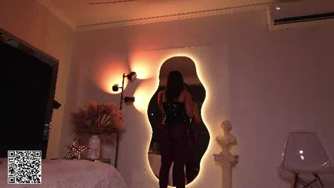 zoevidal_ online show from June 26, 12:06 pm