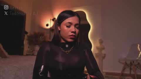 zoevidal_ online show from March 9, 12:19 pm