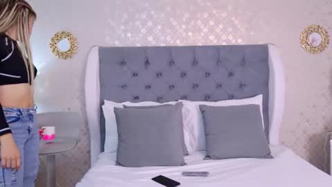 ZoeWilliis online show from July 8, 12:51 pm