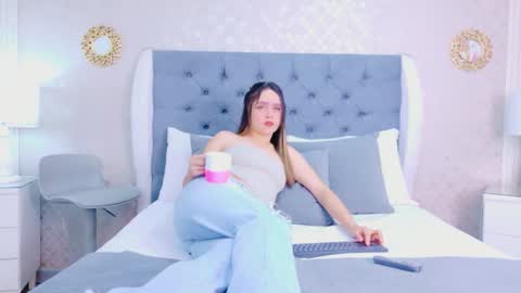 ZoeWilliis online show from June 22, 11:07 am