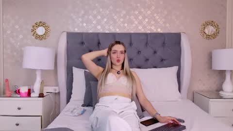 ZoeWilliis online show from August 1, 12:40 pm