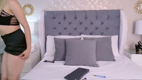 ZoeWilliis online show from July 14, 12:32 pm
