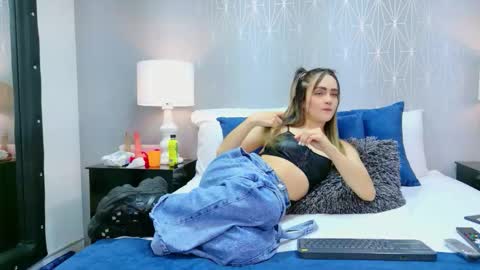 ZoeWilliis online show from February 6, 2:42 pm