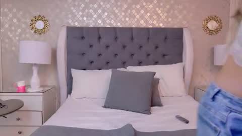 ZoeWilliis online show from July 28, 6:20 pm