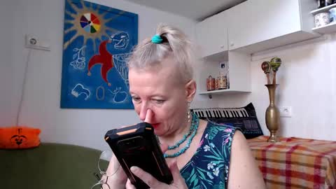 Snapshot of zosya1111 chatting on February 22, 8:18 am Zosya1111 online show from February 22, 8:18 am