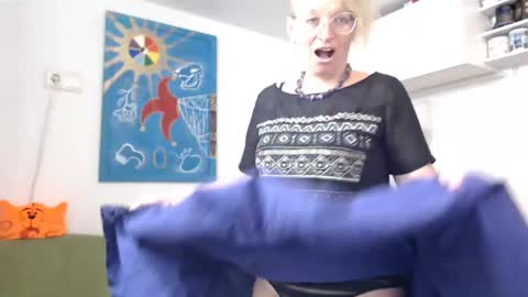 Snapshot of zosya1111 chatting on February 3, 1:19 pm Zosya1111 online show from February 3, 1:19 pm