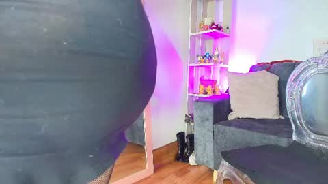zully_green online show from July 23, 3:26 am