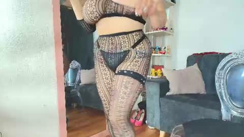 zully_green online show from July 18, 4:38 am