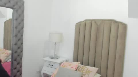 Im Zusan My schedule is from 1030pm to 430 am colombian time online show from May 30, 3:48 am