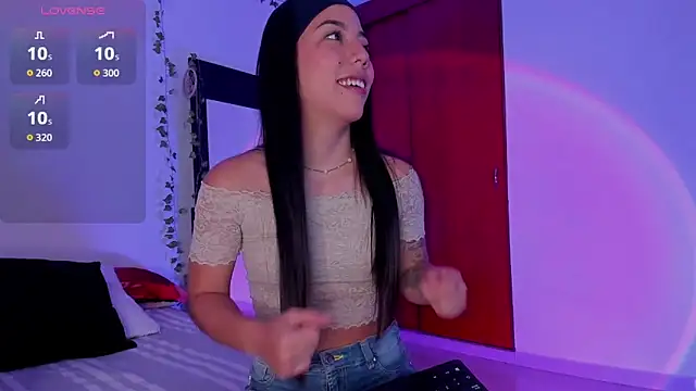Snapshot of little_kayla_ chatting on October 8, 3:22 am little kayla online show from October 8, 3:22 am