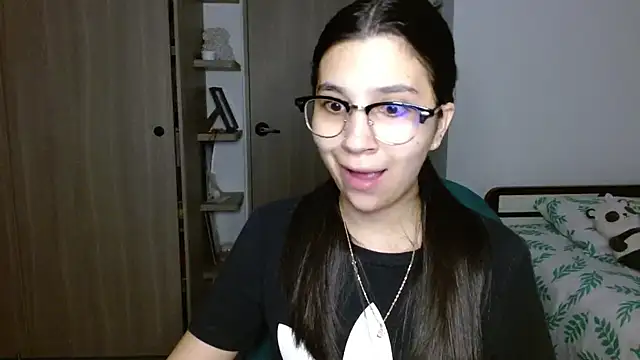 mia  lopez  online show from December 18, 4:28 am