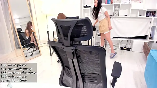 Snapshot of daily_love18 chatting on October 25, 3:19 pm daily love18 online show from October 25, 3:19 pm