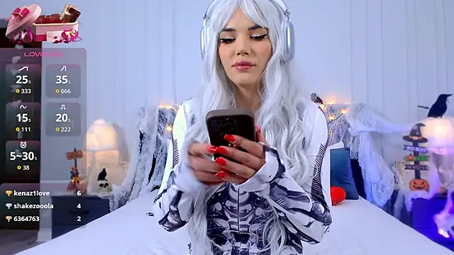 SophieAnn online show from October 31, 4:00 pm