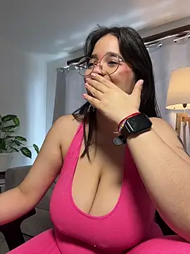tati reyess online show from July 6, 3:03 pm